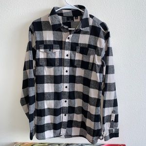 Men’s Buffalo plaid button down flannel.